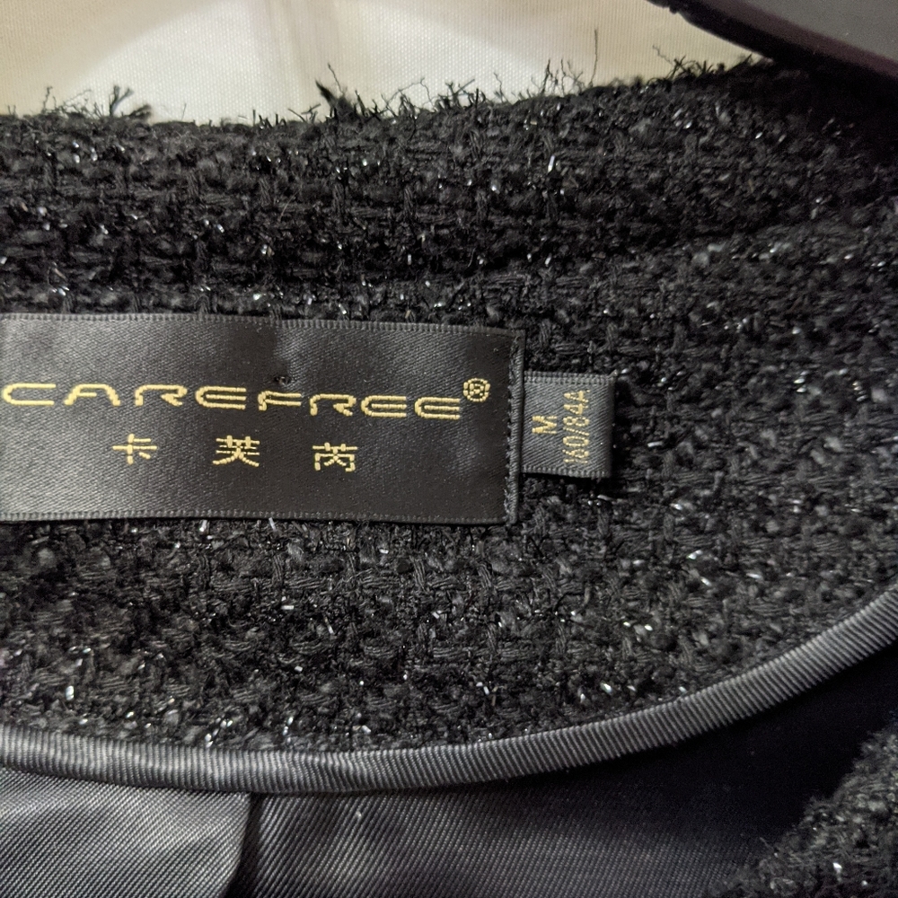 BEAUTIFUL ladies coat! Size Med. Carefree brand - Picture 2 of 5